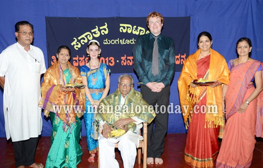 Dr Alexandra Szoke Bharatanatyam performance